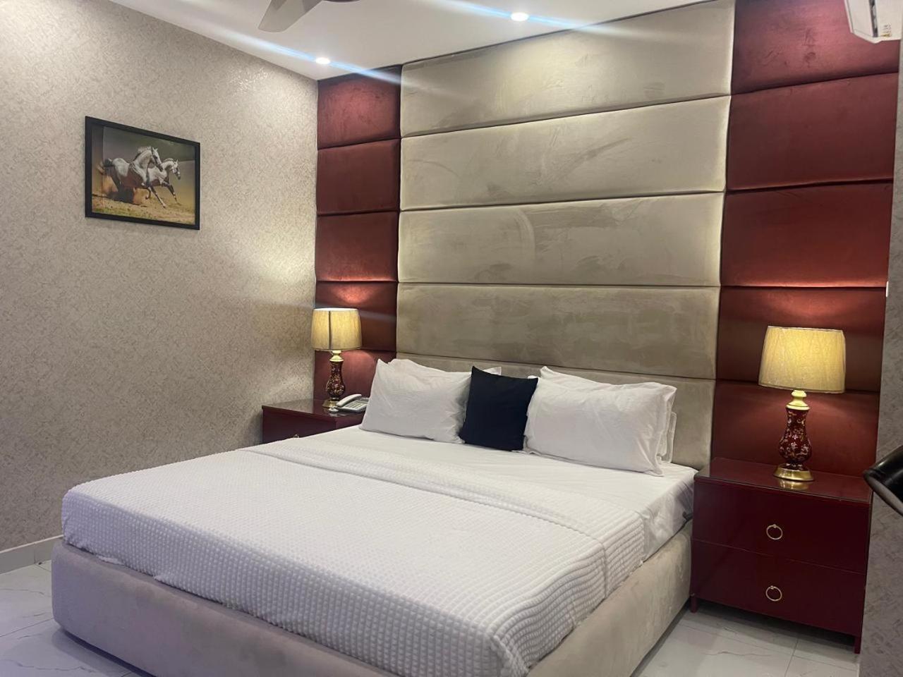 Hotel Croydon International ラーワルピンディー エクステリア 写真